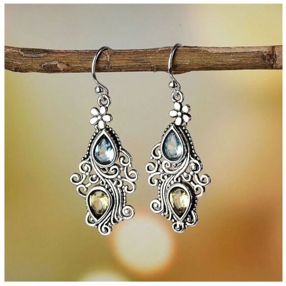 Vtg Style Teardrop Dangle Filigree Silver Earrings 2-Tone Rhinestone Drop Fshon - Picture 1 of 6